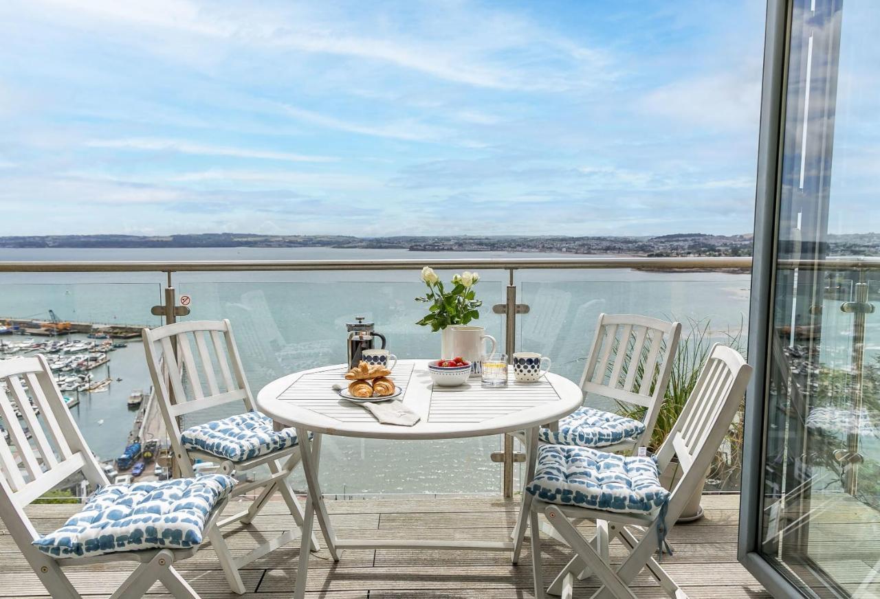 A7 Masts - Striking Beach Bolthole Apartment With Beautiful Sea Views Private Balcony & Parking Торки Екстериор снимка
