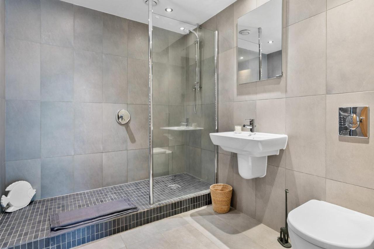 A7 Masts - Striking Beach Bolthole Apartment With Beautiful Sea Views Private Balcony & Parking Торки Екстериор снимка