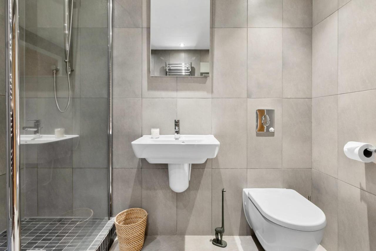 A7 Masts - Striking Beach Bolthole Apartment With Beautiful Sea Views Private Balcony & Parking Торки Екстериор снимка