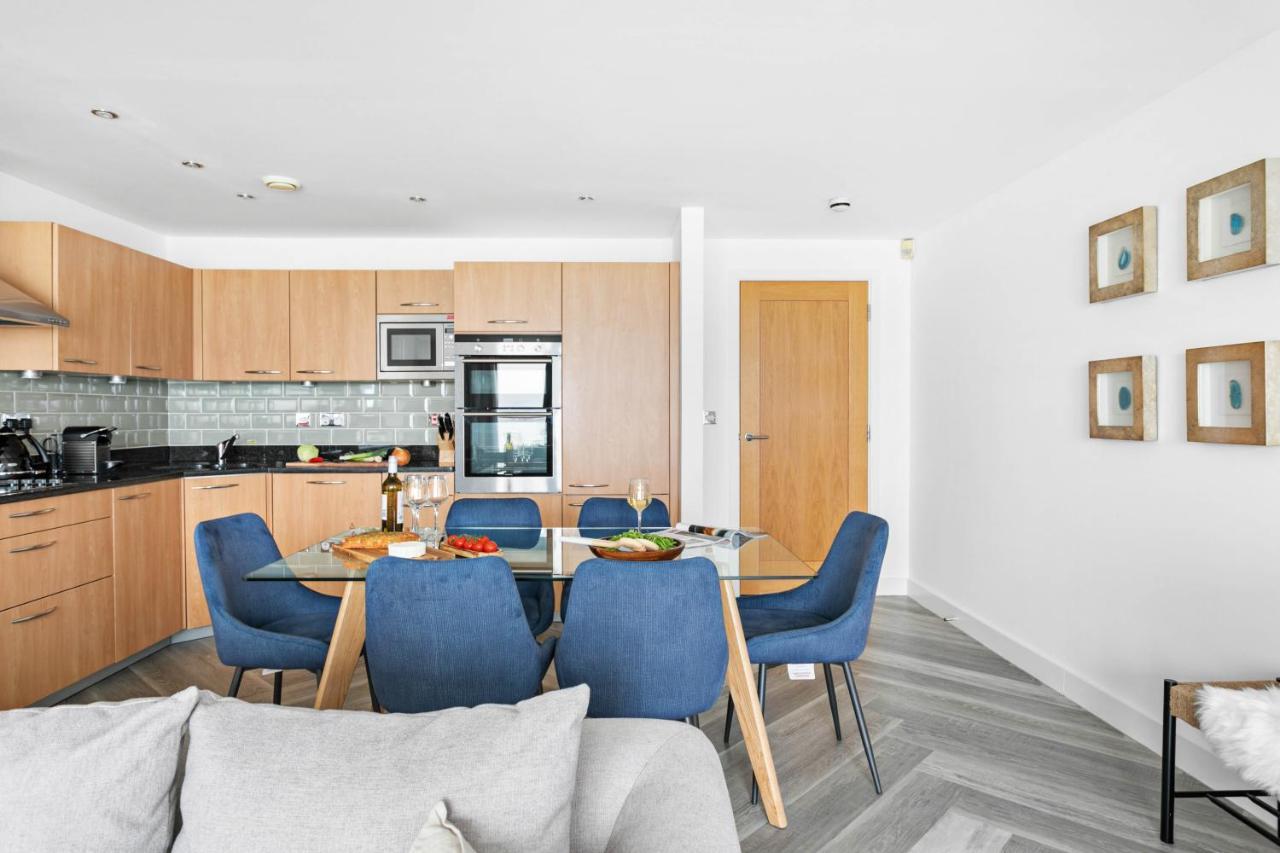 A7 Masts - Striking Beach Bolthole Apartment With Beautiful Sea Views Private Balcony & Parking Торки Екстериор снимка
