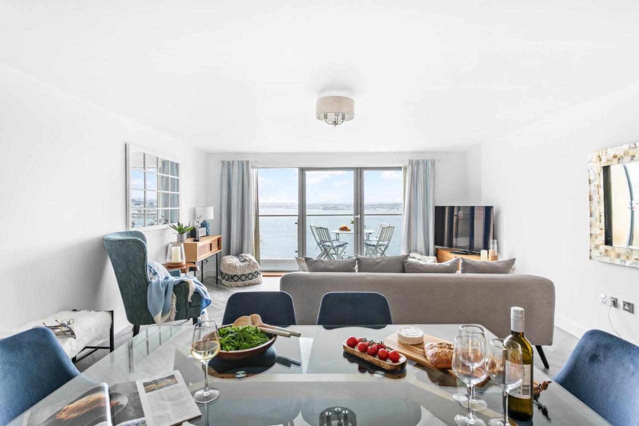 A7 Masts - Striking Beach Bolthole Apartment With Beautiful Sea Views Private Balcony & Parking Торки Екстериор снимка