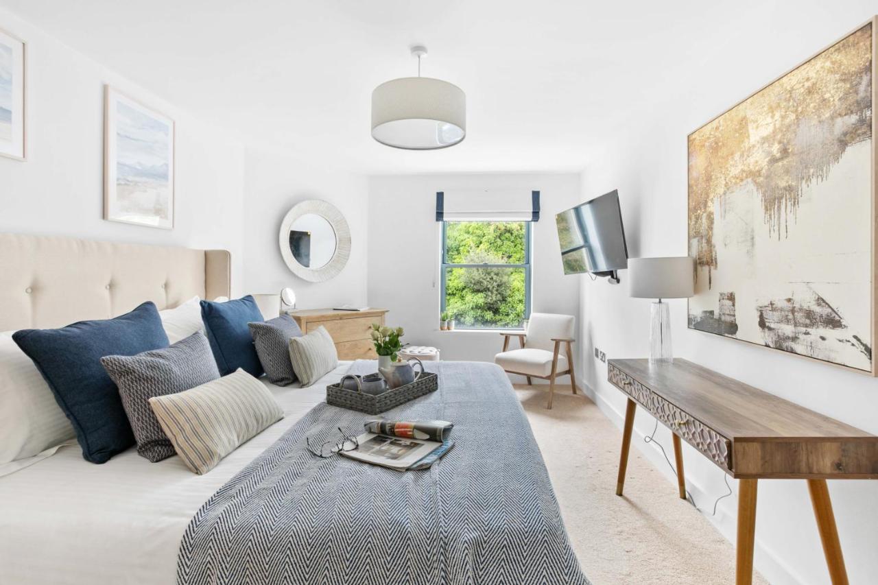 A7 Masts - Striking Beach Bolthole Apartment With Beautiful Sea Views Private Balcony & Parking Торки Екстериор снимка