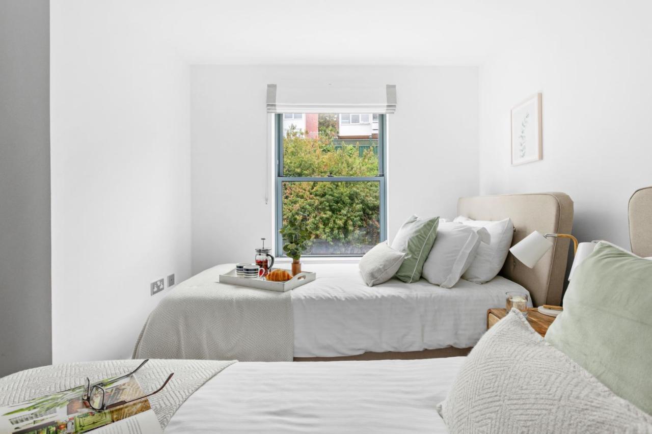 A7 Masts - Striking Beach Bolthole Apartment With Beautiful Sea Views Private Balcony & Parking Торки Екстериор снимка