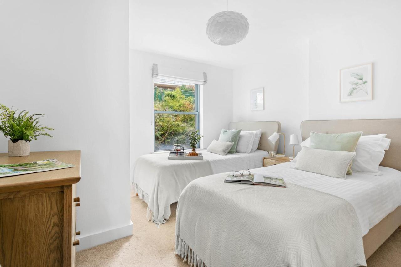 A7 Masts - Striking Beach Bolthole Apartment With Beautiful Sea Views Private Balcony & Parking Торки Екстериор снимка