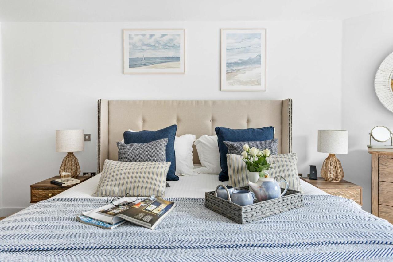 A7 Masts - Striking Beach Bolthole Apartment With Beautiful Sea Views Private Balcony & Parking Торки Екстериор снимка