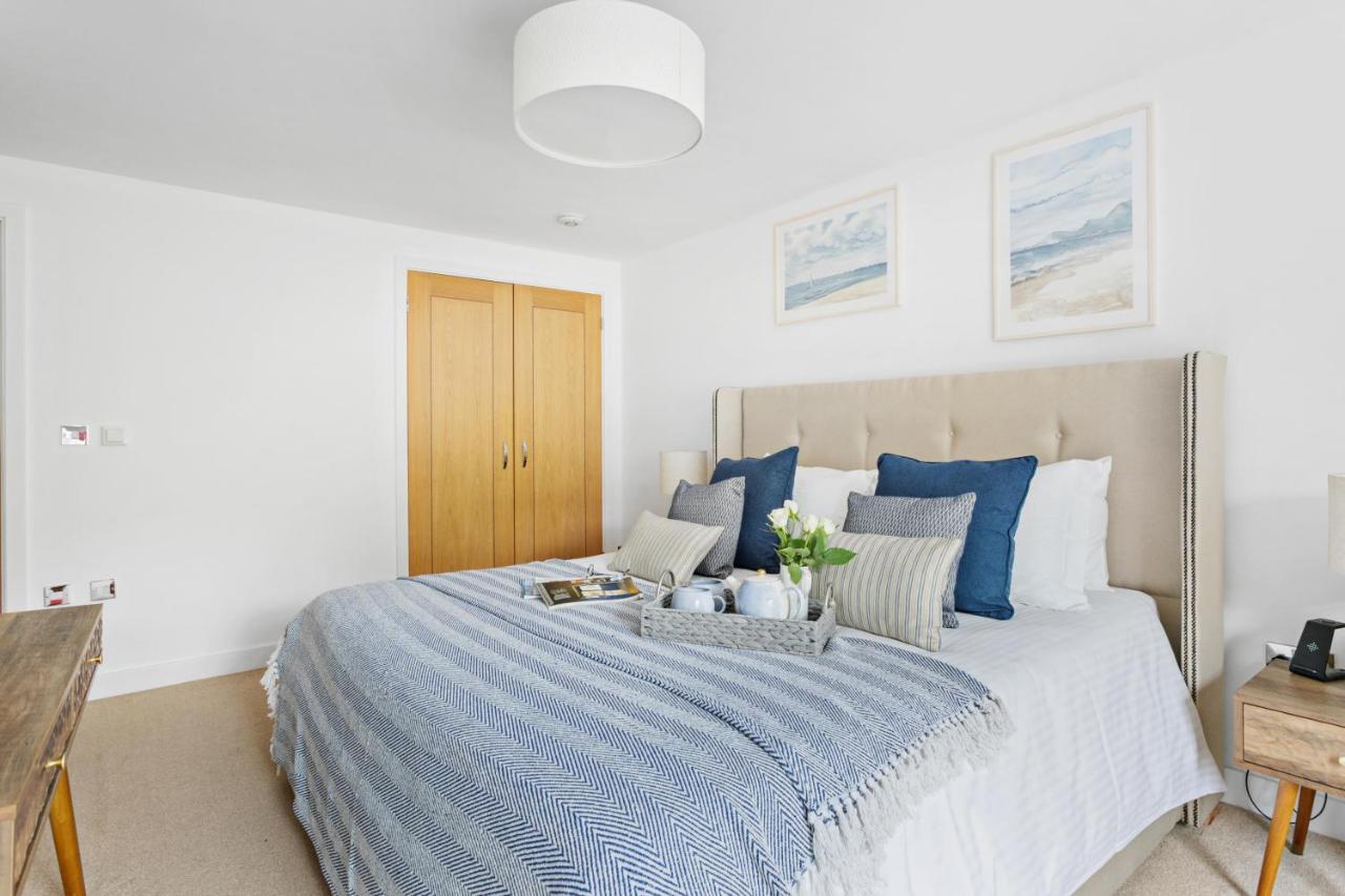 A7 Masts - Striking Beach Bolthole Apartment With Beautiful Sea Views Private Balcony & Parking Торки Екстериор снимка