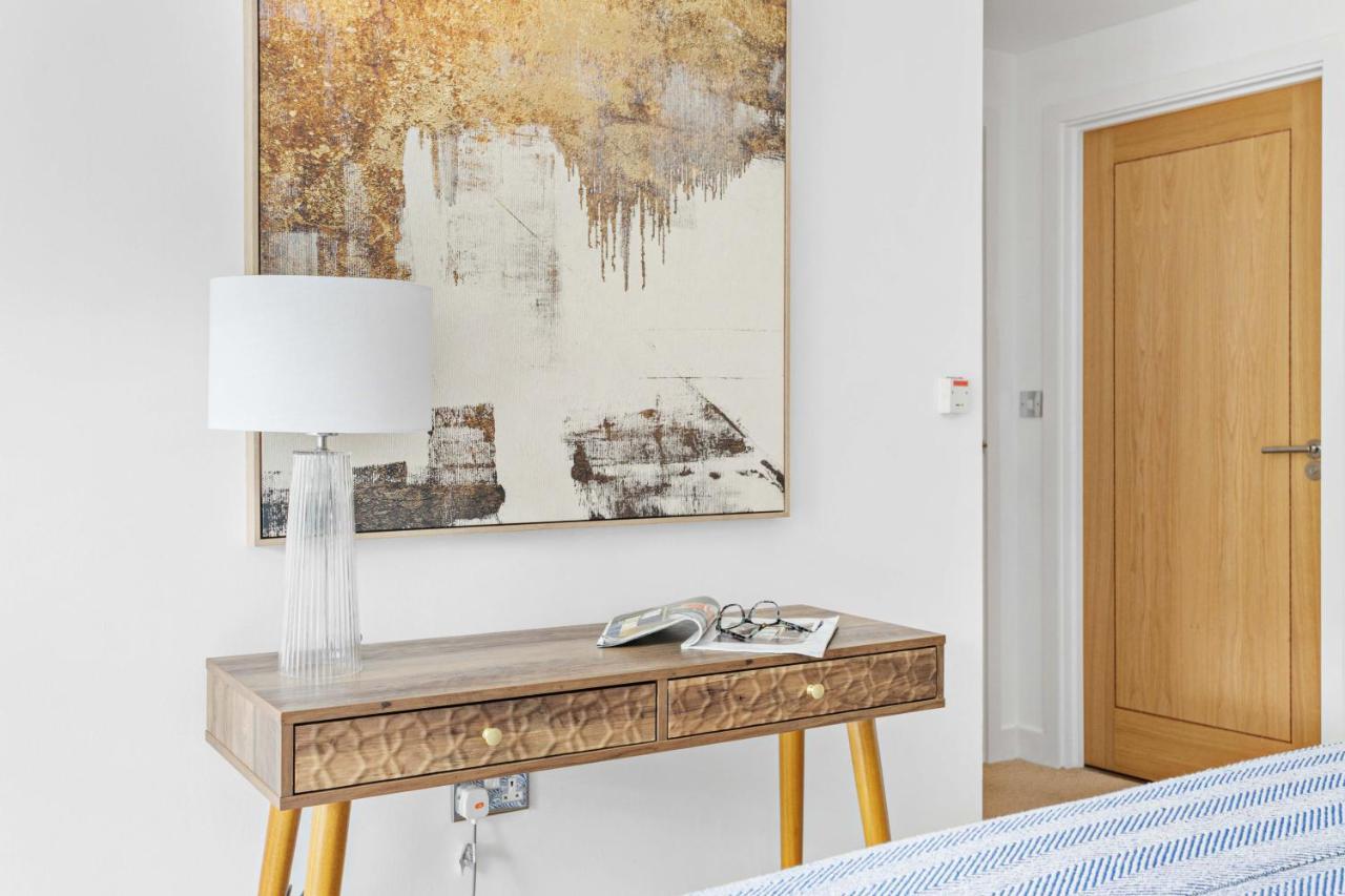 A7 Masts - Striking Beach Bolthole Apartment With Beautiful Sea Views Private Balcony & Parking Торки Екстериор снимка
