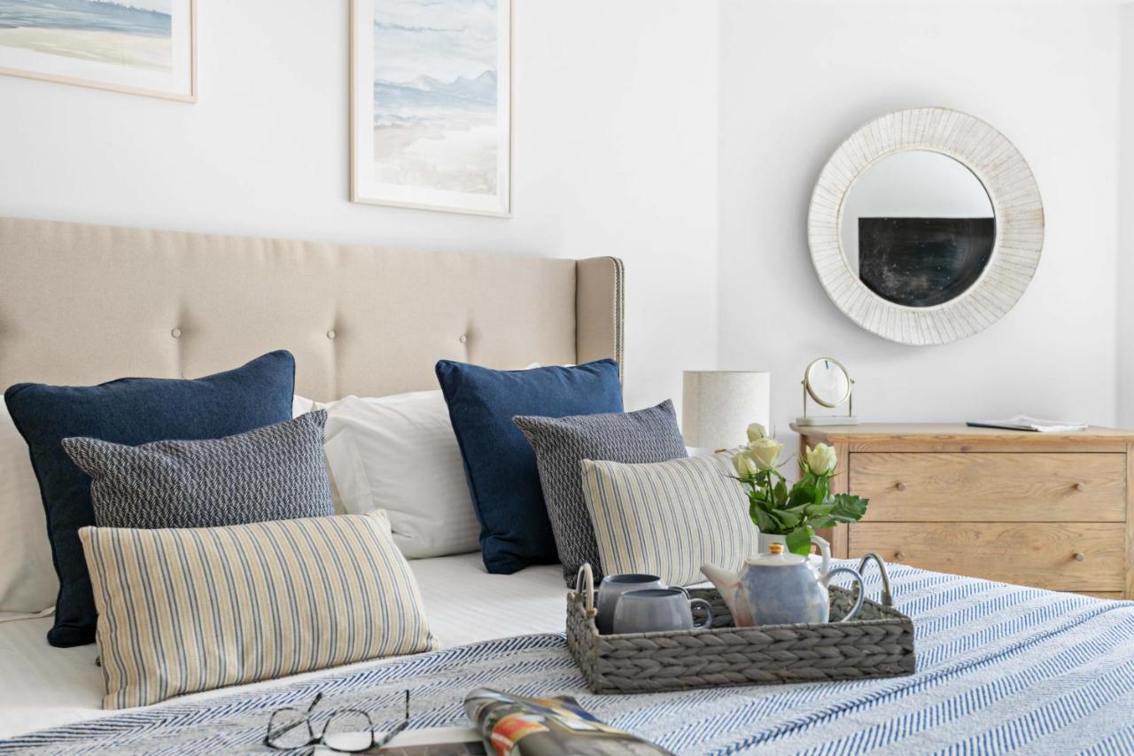 A7 Masts - Striking Beach Bolthole Apartment With Beautiful Sea Views Private Balcony & Parking Торки Екстериор снимка